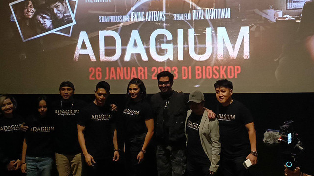 Konferensi pers trailer dan poster film Adagium di XXI Metropole Cikini, Jakarta Pusat, Rabu (14/12). Foto: Giovanni/kumparan