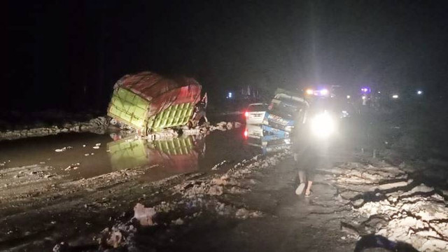 Kondisi kerusakan Jalan Pangkalan Bun-Kolam semakin parah. Padahal saat ini jalan penghubung itu masih dalam proses peningkatan. Foto: IST,/InfoPBUN