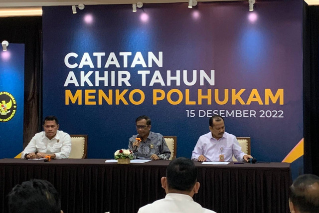Mahfud MD konferensi pers catatan akhir tahun Menkopolhukam, Kamis (15/12/2022). Foto: Luthfi Humam/kumparan