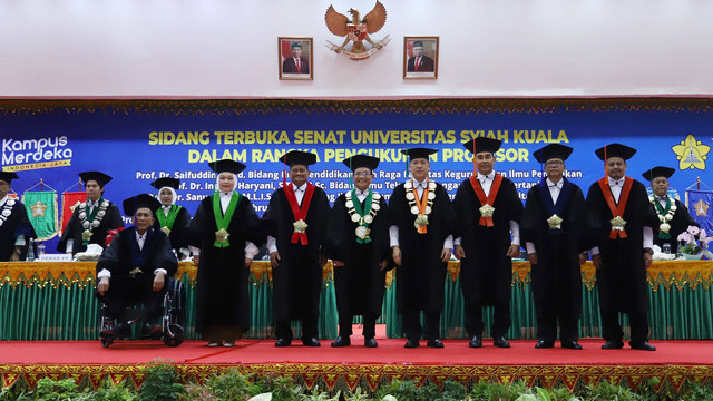 Pengukuhan enam profesor baru di lingkungan Universitas Syiah Kuala Aceh. Foto: USK 