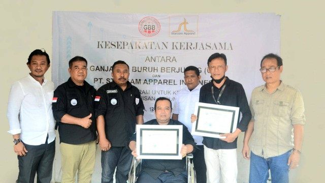 Kesepakatan kerja sama oleh Ganjaran Buruh Berjuang dan PT Starcam Apparel Indonesia. Foto: Dok. Istimewa