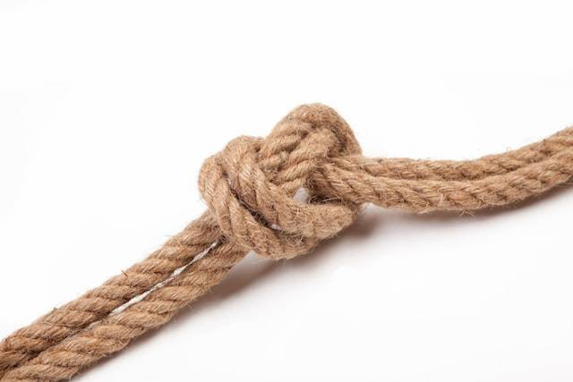 Apa perbedaan simpul dan ikatan dalam kegiatan pramuka. Sumber: unsplash.com