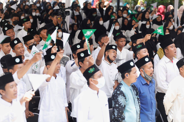 Relawan Santri Dukung Ganjar Jabar menggelar deklarasi 'Ganjar Pranowo Presiden 2024' di Pondok Pesantren Sirnamiskin, Kecamatan Bojongloa Kidul, Kota Bandung. Foto: Dok. Istimewa