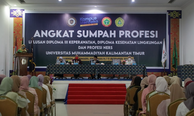 Angkat sumpah profesi UMKT (Foto: Humas UMKT)