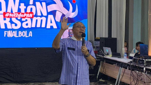 Ketum PAN Zulkifli Hasan di acara refleksi akhir tahun PAN sekaligus acara nonton bareng di Kantor DPP PAN, Jakarta, Minggu (18/12). Foto: Luthfi Humam/kumparan