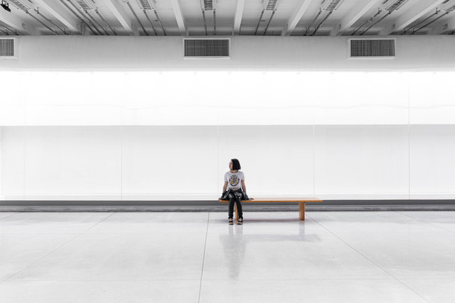 Caption tentang Menunggu, https://unsplash.com/@guilhermestecanella