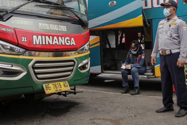 Ilustrasi suasana di Terminal Kalideres, Jakarta, Senin (19/12/2022). Foto: Fauzan/ANTARA FOTO