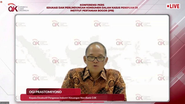 Kepala Eksekutif Industri Keuangan Non Bank (IKNB) OJK, Ogi Prastomiyono, saat konferensi pers mahasiswa IPB terlilit pinjol, Senin (19/12/2022). Foto: Dok. Istimewa