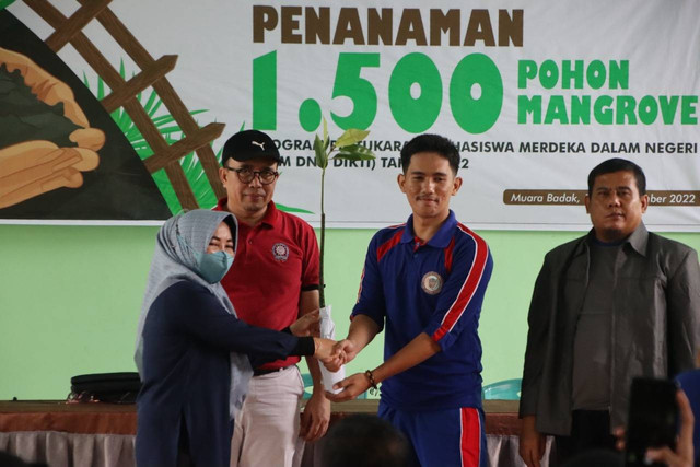 Opening Ceremony Penanaman 1.500 Pohon Mangrove (Foto: Tim Humas)
