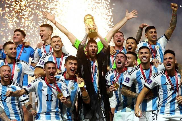 Apa itu Golden Ball Award. Foto: Kai Pfaffenbach/REUTERS