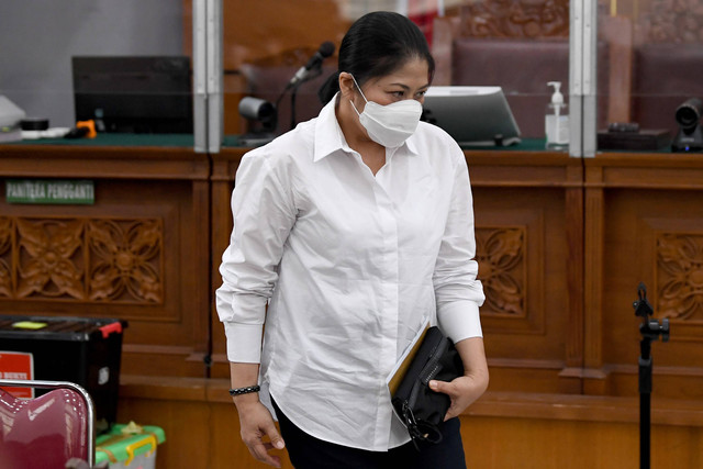 Terdakwa kasus pembunuhan berencana Brigadir Yosua Hutabarat, Putri Candrawathi tiba untuk menjalani sidang lanjutan di Pengadilan Negeri Jakarta Selatan, Jakarta, Selasa (20/12/2022).  Foto: Sigid Kurniawan/ANTARA FOTO
