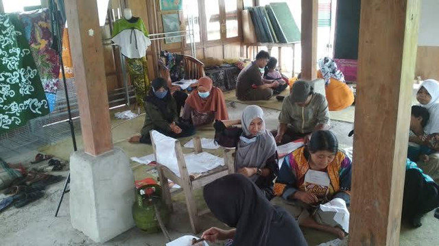 Kegiatan Membatik Anak Difabel 