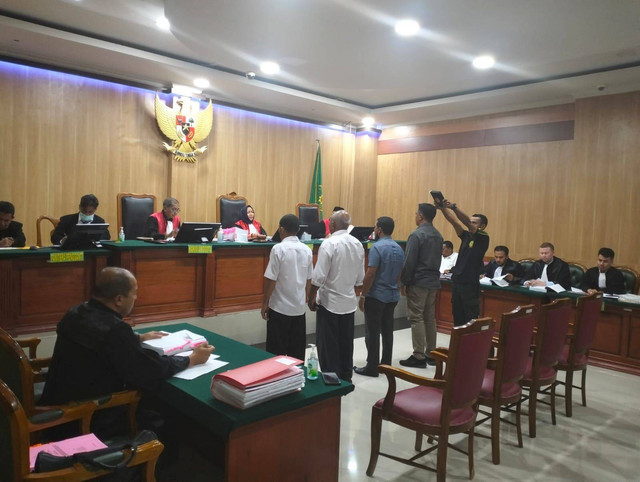 4 orang PNS Dispora pada tahun 2018 yang dihadirkan sebagai saksi dalam persidangan kasus dugaan tindak pidana korupsi anggaran hari olahraga nasional. Foto: Istimewa