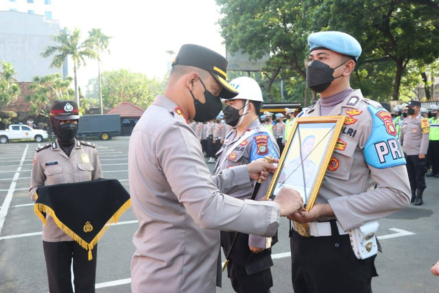 Upacara pemecatan 2 anggota polisi di Tangerang. Foto: Dok. Istimewa