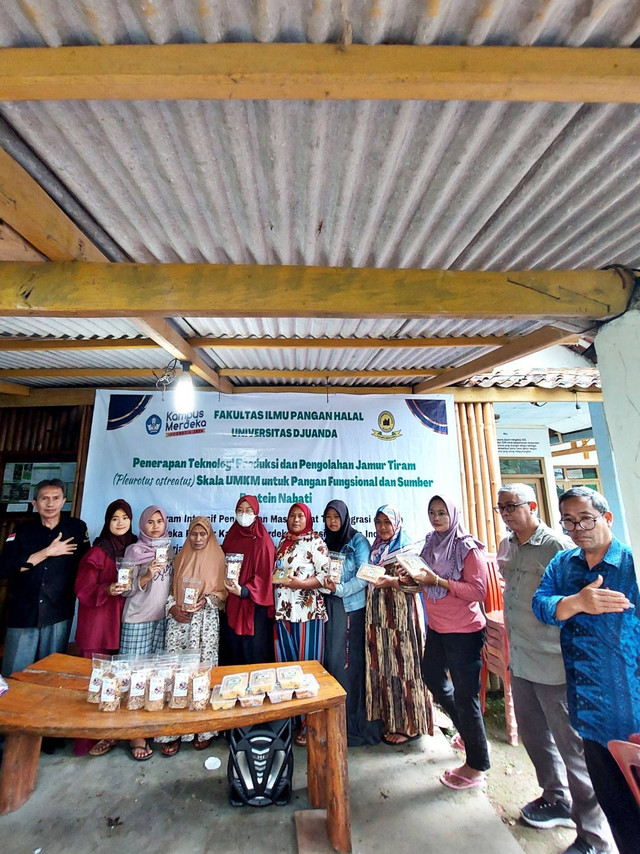 Sumber : Dokumen Pribadi, Foto kegiatan Pengabdian Dosen dan Mahasiswa di KTH Sadar Tani Muda