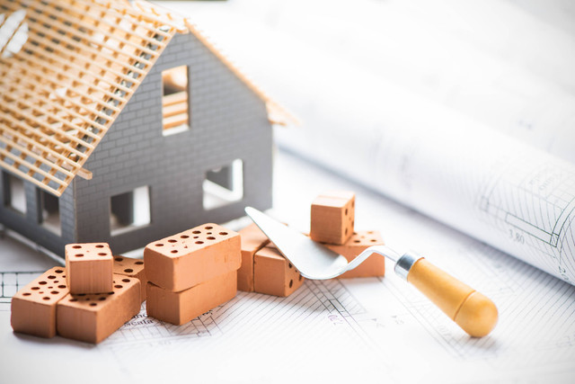 Ilustrasi membangun rumah. Foto: Shutterstock