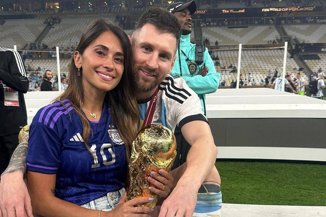 Lionel Messi bersama dengan sang istri, Antonela Roccuzzo.
 Foto: Instagram/@antonelaroccuzzo