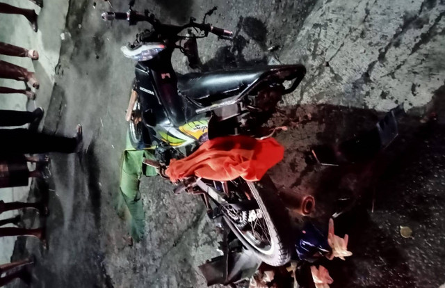 Kondisi motor yang ringsek usai ditabrak truk di Kulon Progo. Foto: istimewa