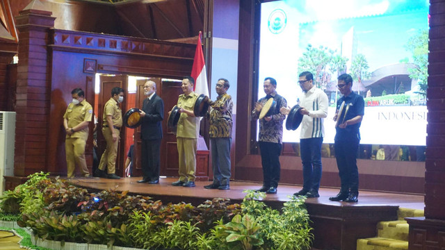 Peresmian prangko PLBN,