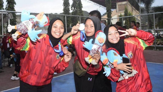 Atlet Kabupaten Polewali Mandar terus mendulang medali emas di ajang Pekan Olahraga Provinsi Sulawesi Barat (Porprov Sulbar) 2022 di Mamuju. Foto: Istimewa