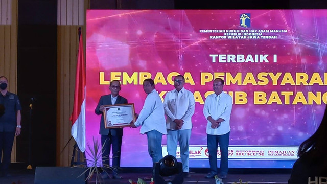 http://lapasbatang.kemenkumham.go.id/berita-utama/lapas-batang-raih-predikat-terbaik-i-sebagai-satuan-kerja-dalam-pelaksanaan-penggeledahan-rutin-pada-refleksi-akhir-tahun-kemenkumham-jateng