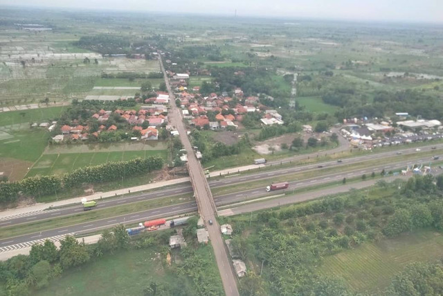 Pemantauan arus lalu lintas jelang perayaan Natal, di ruas Tol Cikopo-Palimanan (Cipali), Jumat (23/12/2022). Foto: Dok. Polri