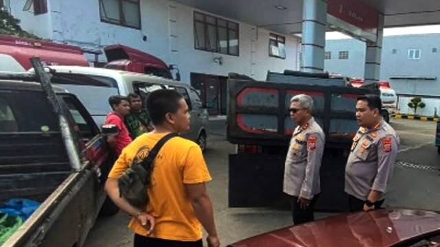 Kapolda Sulawesi Utara, Irjen Pol Setyo Budiyanto saat melakukan inspeksi di sejumlah SPBU di Kota Manado.
