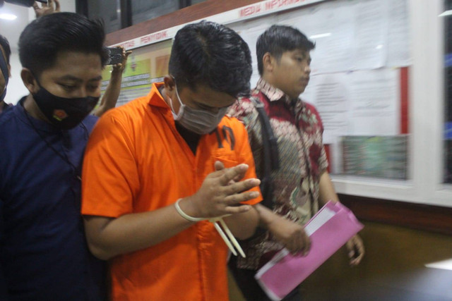 David ditahan polisi karena menganiaya mahasiswanya. (Foto: Jambikita)