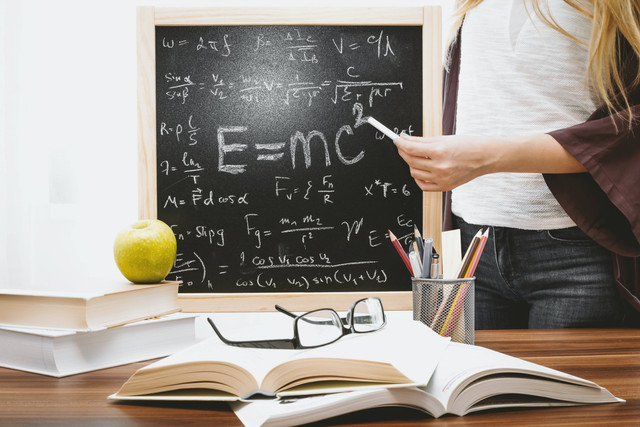 Kata-kata untuk Guru Kenaikan Kelas yang Penuh Penghargaan, foto: Pexels/JESHOOTS.com