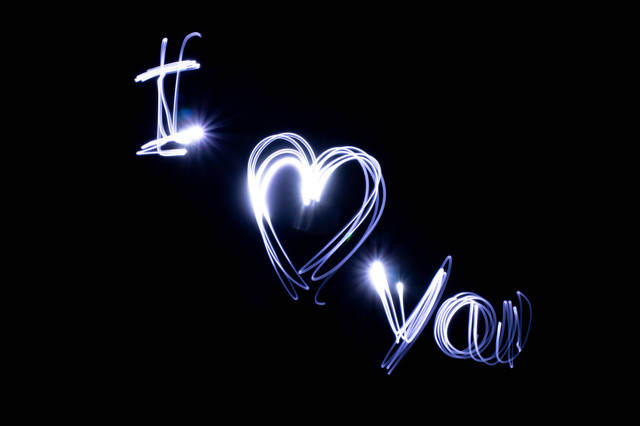 Ilustrasi Kata-kata Mengungkapkan Perasaan Cinta kepada Wanita. Foto: Unsplash/Ryan Stone.