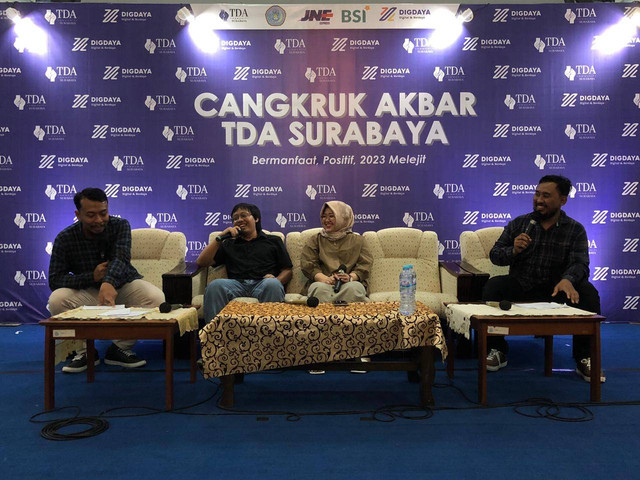 TDA Surabaya menyelenggarakan TDA Cangkruk di Universitas Hang Tuah. dok