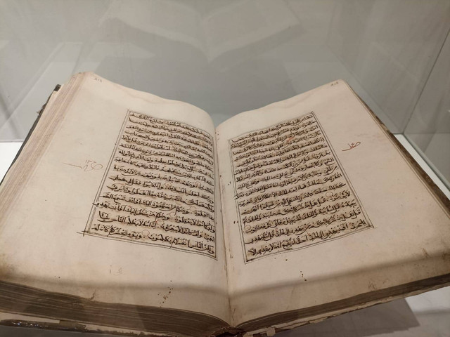 Buku dengan tulisan Arab. Sumber: Foto koleksi penulis