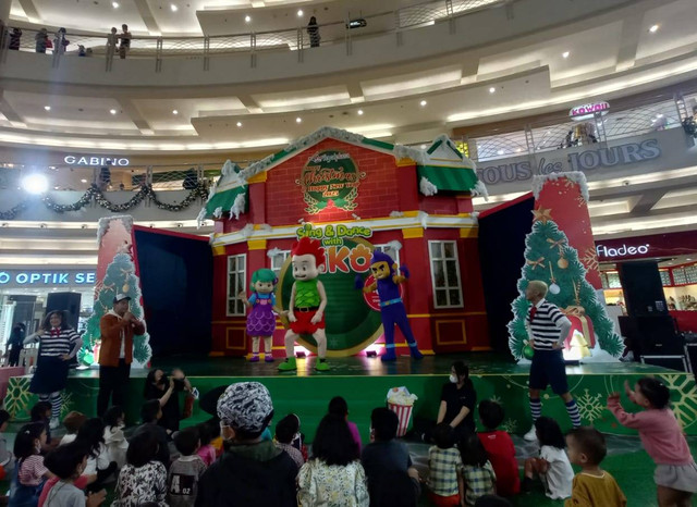 Tokoh animasi Kiko and Friends yang hadir di Royal Plaza Surabaya. Foto-foto: Masruroh/Basra