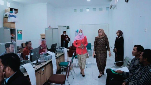 Ilustrasi: Layanan pembayaran pajak di kantor Badan Pendapatan Daerah Kabupaten Brebes