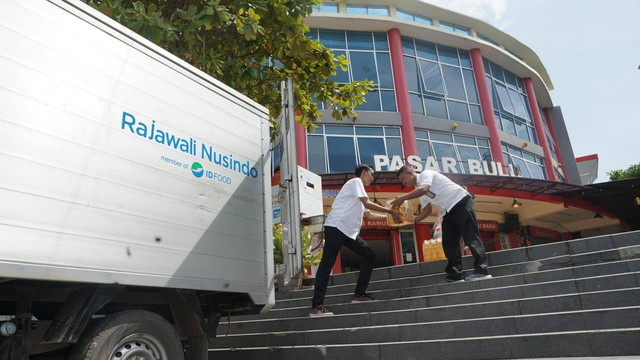 Ilustrasi kegiatan Rajawali Nusindo, anak usaha RNI Group. Foto: Rajawali Nusindo