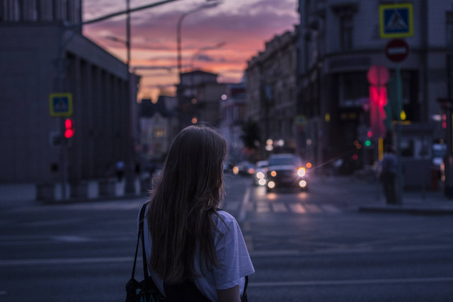 ilustrasi 20 Kata-kata Kangen Seseorang yang Jauh di Sana. Foto : Unsplash/Aleksandr Popov.