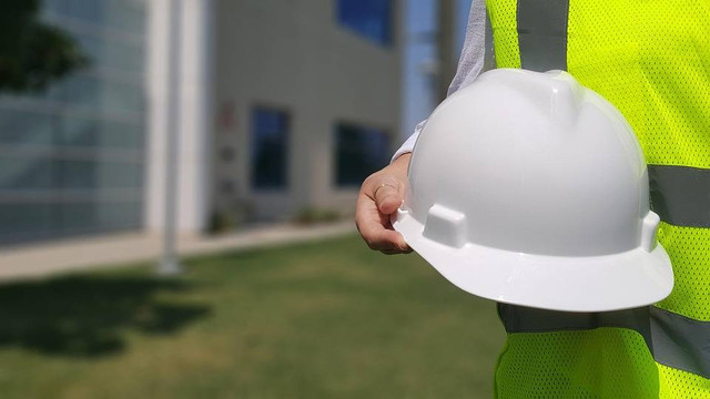 Ilustrasi helm proyek. Foto: Pixabay