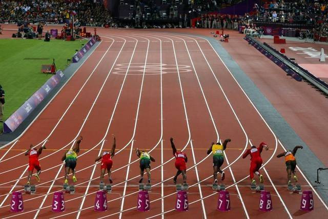 Alas lintasan lari jarak pendek terbuat dari. Foto: Olympics