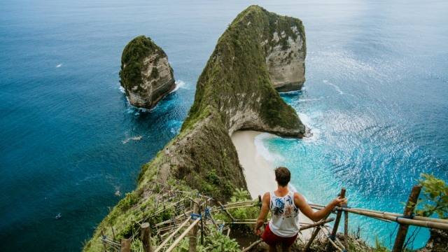 Manta Bay di Pantai Kelingking, Nusa Penida Foto: Booking.com