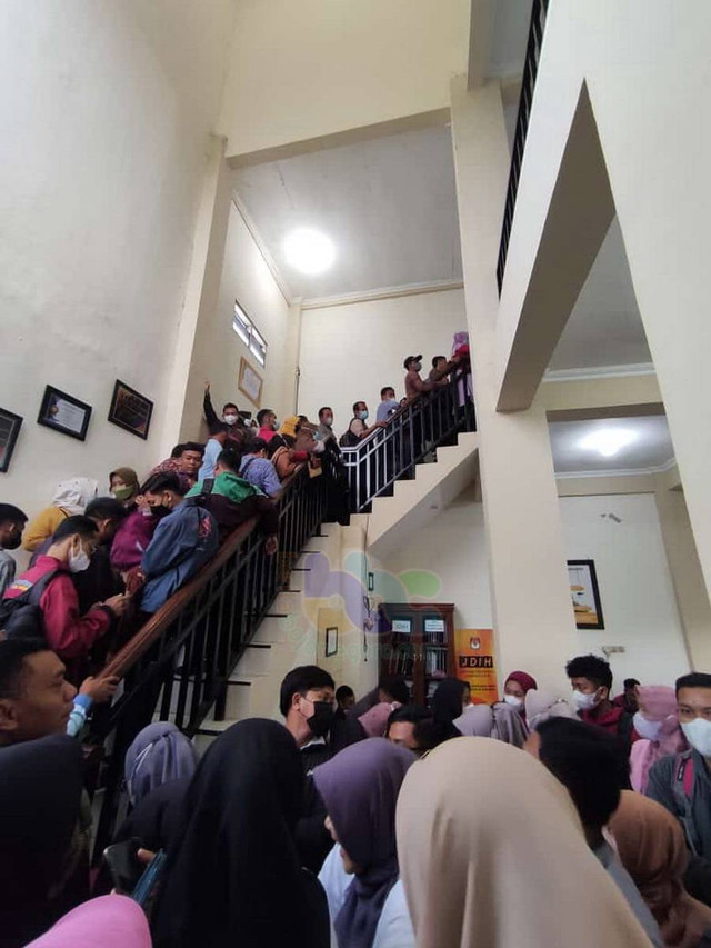 Calon anggota Panitia Pemungutan Suara (PPS) saat mendaftar di KPU Bojonegoro. Selasa (27/12/2022) (Foto: Dok Istimewa)