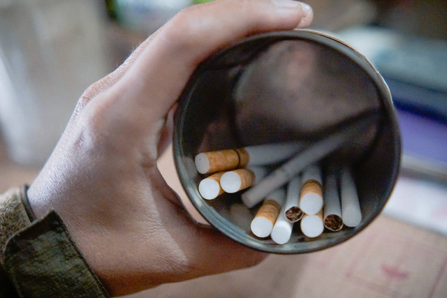 Ilustrasi penjualan rokok batangan. Foto: Jamal Ramadhan/kumparan