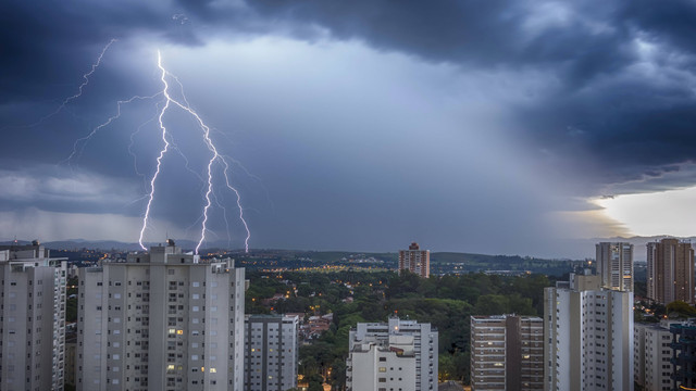 Ilustrasi badai. Foto: Pedro Turrini Neto/Shutterstock
