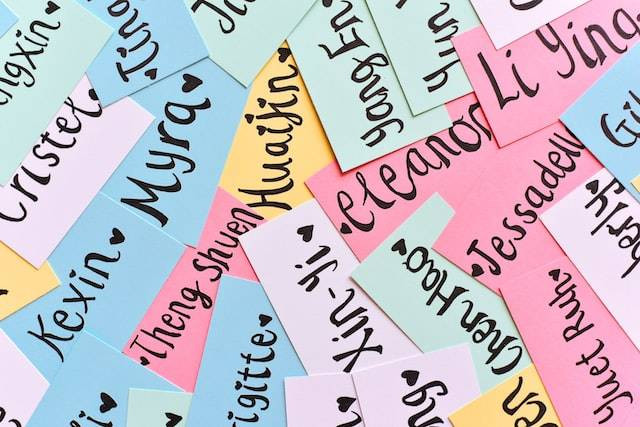 Surname adalah nama belakang atau nama keluarga. Sumber: unsplash.com