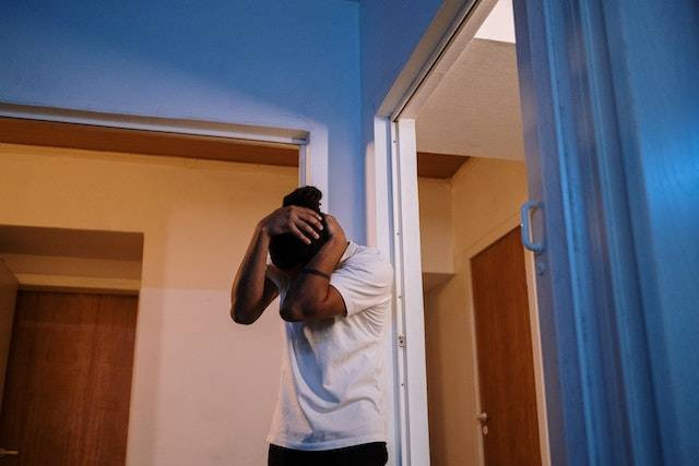 Ilustrasi seseorang yang mengidap agoraphobia. Foto: Pexels/Cottonbro Studio