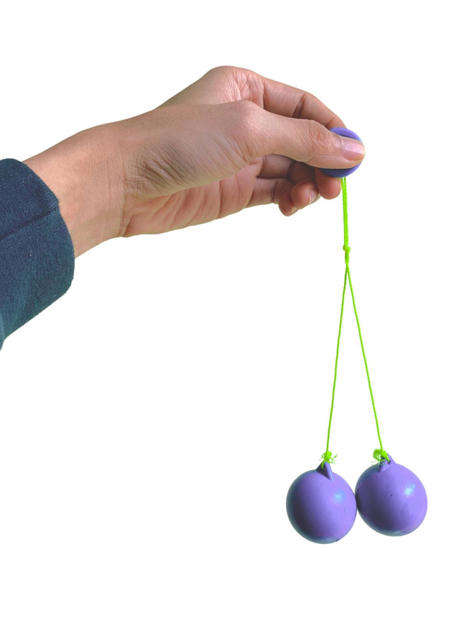 Permainan tradisional lato-lato. Foto: tangguhpro/Shutterstock