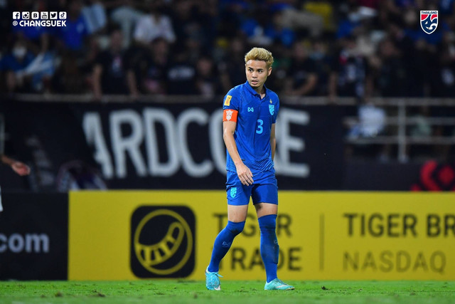 Bek Timnas Thailand, Theerathon Bunmathan, di Piala AFF 2022. Foto: Facebook/@changsuek