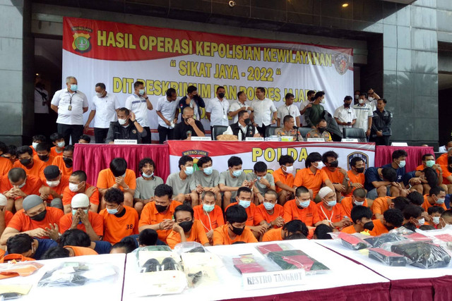 Polda Metro Jaya berhasil mengamankan 168 tersangka kejahatan jalanan saat menyampaikan hasil Operasi Sikat Jaya 2022, Rabu (28/12/2022). Foto: Ananta Erlangga/kumparan