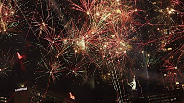 Ilustrasi kembang api. Foto: Fanny Kusumawardhani/kumparan