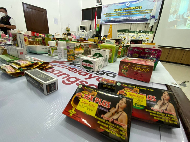 BPOM Pontianak mengamankan ribuan produk di Kota Pontianak. Foto: Teri/Hi!Pontianak