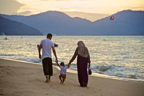 Ilustrasi ciri suami yang baik dalam Islam dan Al-Quran. Foto: Unsplash